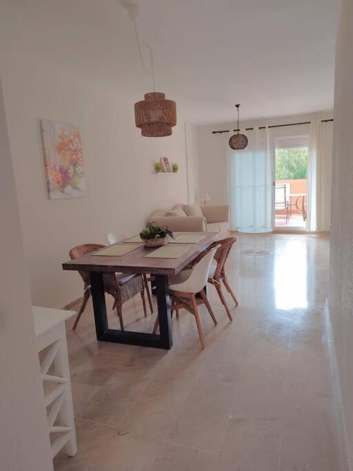 Apartamento Con Piscina 카사레스 외부 사진