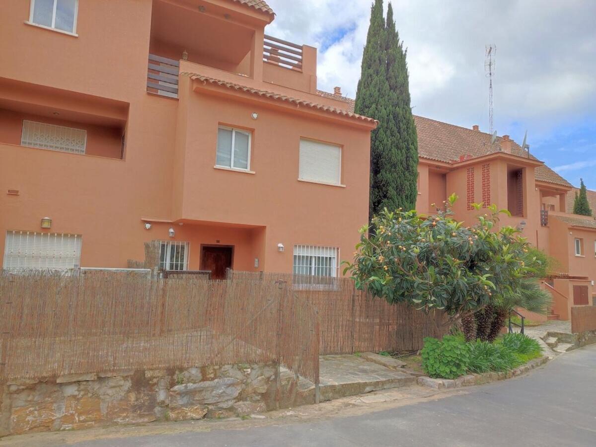 Apartamento Con Piscina 카사레스 외부 사진
