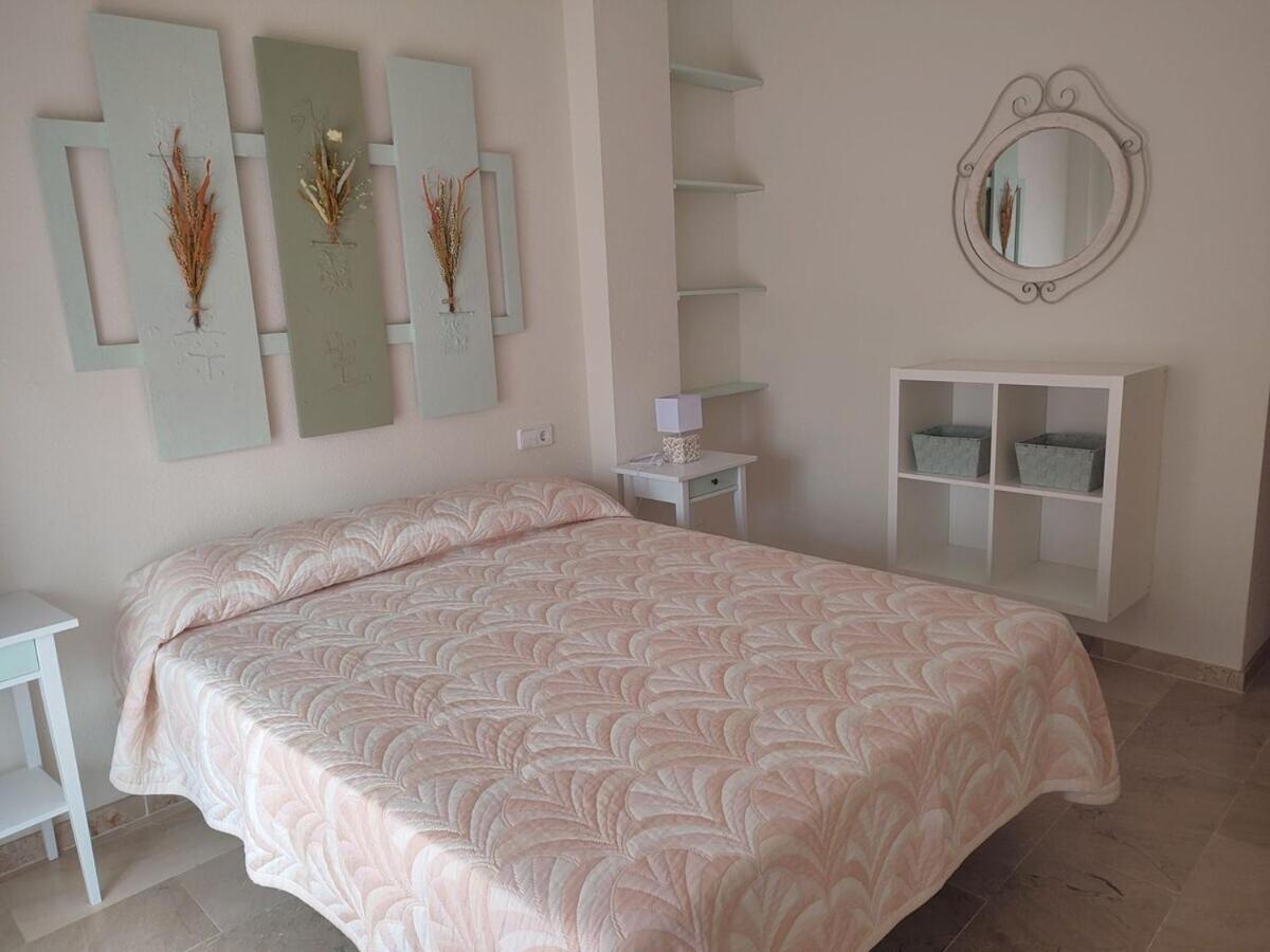 Apartamento Con Piscina 카사레스 외부 사진