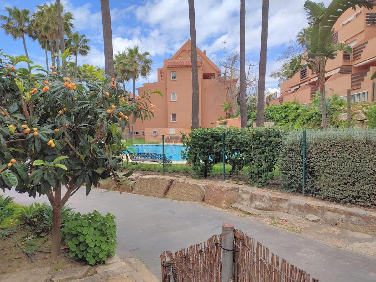 Apartamento Con Piscina 카사레스 외부 사진