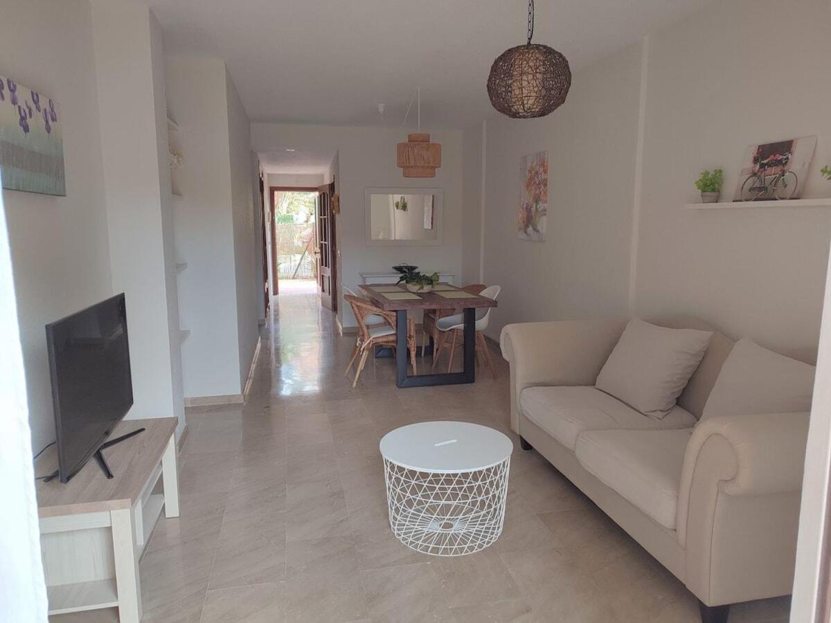 Apartamento Con Piscina 카사레스 외부 사진